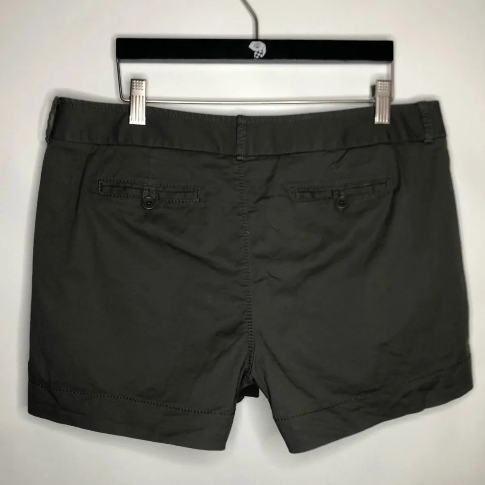 BANANA REPUBLIC women olive green Martin 4” shorts